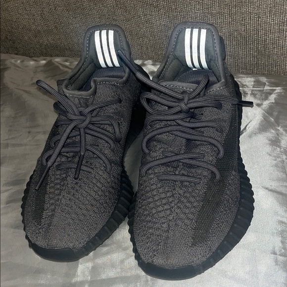Adidas Yeezy 350 - Picture 1 of 8